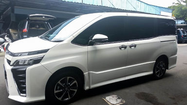 2017 Toyota Voxy 2.0 - Mobil Pilihan (s-4) 2017 Toyota Voxy 2.0 - Mobil Pilihan (s-4)