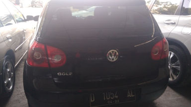 2005 Volkswagen Golf AT - Kondisi mulus tinggal pakai (s-2) 2005 Volkswagen Golf AT - Kondisi mulus tinggal pakai (s-2)