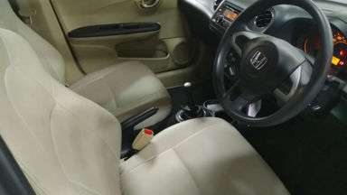 2015 Honda Brio E Satya MT - Kondisi Mulus Terawat (s-5) 2015 Honda Brio E Satya MT - Kondisi Mulus Terawat (s-5)