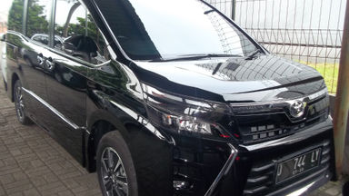 2018 Toyota Voxy 2.0 - Terawat Jarang Pakai 2018 Toyota Voxy 2.0 - Terawat Jarang Pakai