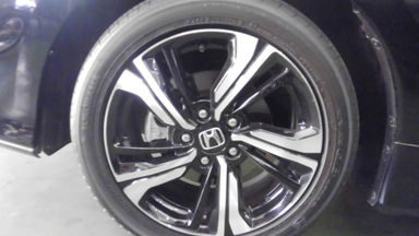 2018 Honda Civic VTEC turboo - Tampilannya keren, KMnya sedikit, layak dipilih untuk pakai harian. (s-4) 2018 Honda Civic VTEC turboo - Tampilannya keren, KMnya sedikit, layak dipilih untuk pakai harian. (s-4)