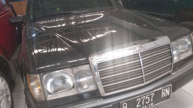 1992 Mercedes Benz E-Class e230 - mulus terawat (s-1) 1992 Mercedes Benz E-Class e230 - mulus terawat (s-1)