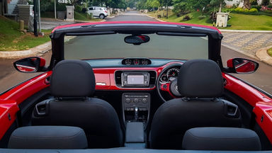 2013 Volkswagen Beetle - New Convertable - Mobil Pilihan (s-5) 2013 Volkswagen Beetle - New Convertable - Mobil Pilihan (s-5)