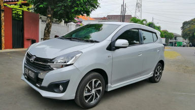 2017 Daihatsu Ayla R - Harga Bersahabat (s-0) 2017 Daihatsu Ayla R - Harga Bersahabat (s-0)