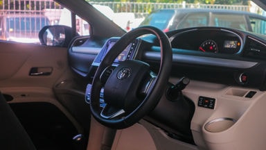 2016 Toyota Sienta V - Favorit Dan Istimewa (s-3) 2016 Toyota Sienta V - Favorit Dan Istimewa (s-3)