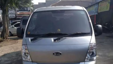 2010 KIA Travello MT - Terawat Siap Pakai (s-0) 2010 KIA Travello MT - Terawat Siap Pakai (s-0)