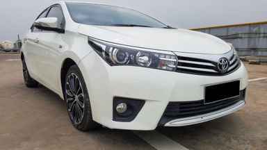 2014 Toyota Corolla Altis 1.8 V - Mobil Pilihan (s-2) 2014 Toyota Corolla Altis 1.8 V - Mobil Pilihan (s-2)