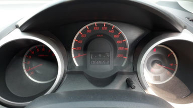 2011 Honda Jazz RS 1.5 AT - Kondisi Mulus Terawat (s-4) 2011 Honda Jazz RS 1.5 AT - Kondisi Mulus Terawat (s-4)