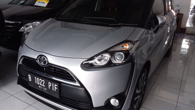 2017 Toyota Sienta V - istimewa 2017 Toyota Sienta V - istimewa