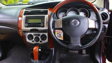 2011 Nissan Grand Livina XV Ultimate - KM rendah barang bagus (s-6) 2011 Nissan Grand Livina XV Ultimate - KM rendah barang bagus (s-6)