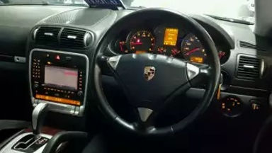 2005 Porsche Cayenne 3.2L - Kondisi Terawat (s-4) 2005 Porsche Cayenne 3.2L - Kondisi Terawat (s-4)