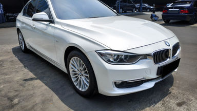 2014 BMW 3 Series 320i Luxury - Mobil Pilihan (s-1) 2014 BMW 3 Series 320i Luxury - Mobil Pilihan (s-1)
