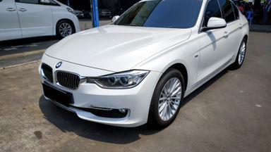 2014 BMW 3 Series 320i Luxury - Mobil Pilihan (s-0) 2014 BMW 3 Series 320i Luxury - Mobil Pilihan (s-0)