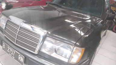 1992 Mercedes Benz E-Class e230 - mulus terawat (s-0) 1992 Mercedes Benz E-Class e230 - mulus terawat (s-0)