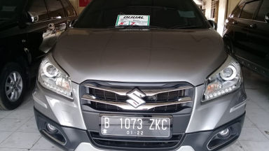 2016 Suzuki Sx4 Hatchback S-cross - Gress seperti baru (s-3) 2016 Suzuki Sx4 Hatchback S-cross - Gress seperti baru (s-3)