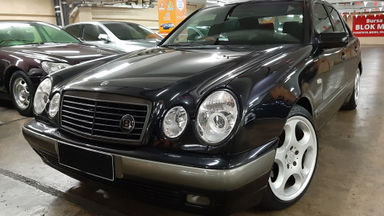 1999 Mercedes Benz E-Class 230 - interior Masih ORISINIL.Nopol B-TangSel 1999 Mercedes Benz E-Class 230 - interior Masih ORISINIL.Nopol B-TangSel