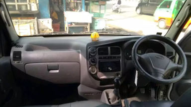 2010 KIA Travello MT - Terawat Siap Pakai (s-2) 2010 KIA Travello MT - Terawat Siap Pakai (s-2)