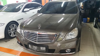 2010 Mercedes Benz E-Class e250 - Barang Mulus dan Harga Istimewa (s-1) 2010 Mercedes Benz E-Class e250 - Barang Mulus dan Harga Istimewa (s-1)