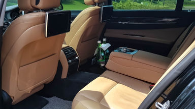 2013 BMW 7 Series 730i LI F20 Facelift - Mobil Pilihan (s-5) 2013 BMW 7 Series 730i LI F20 Facelift - Mobil Pilihan (s-5)