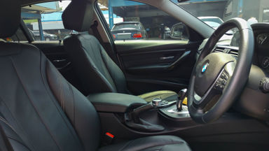 2014 BMW 3 Series 320i Luxury - Mobil Pilihan (s-4) 2014 BMW 3 Series 320i Luxury - Mobil Pilihan (s-4)
