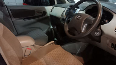 2011 Toyota Kijang Innova Venturer G - bekas berkualitas (s-3) 2011 Toyota Kijang Innova Venturer G - bekas berkualitas (s-3)