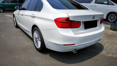 2014 BMW 3 Series 320i Luxury - Mobil Pilihan (s-2) 2014 BMW 3 Series 320i Luxury - Mobil Pilihan (s-2)