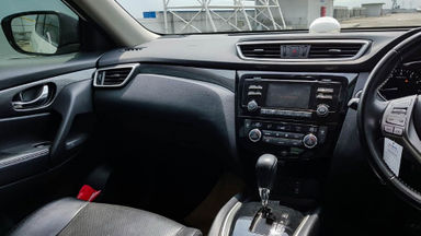 2014 Nissan X-Trail 2.5 AT - Mobil Pilihan (s-4) 2014 Nissan X-Trail 2.5 AT - Mobil Pilihan (s-4)