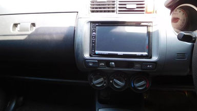 2006 Honda Jazz IDSI 1.5 MT - Bekas Berkualitas (s-5) 2006 Honda Jazz IDSI 1.5 MT - Bekas Berkualitas (s-5)