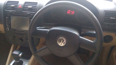 2005 Volkswagen Golf AT - Kondisi mulus tinggal pakai (s-5) 2005 Volkswagen Golf AT - Kondisi mulus tinggal pakai (s-5)