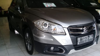 2016 Suzuki Sx4 Hatchback S-cross - Gress seperti baru (s-0) 2016 Suzuki Sx4 Hatchback S-cross - Gress seperti baru (s-0)