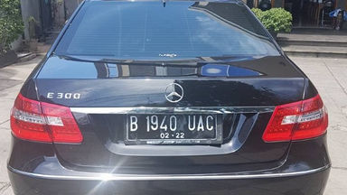 2011 Mercedes Benz E-Class E300 Elegance - Kondisi Istimewa (s-2) 2011 Mercedes Benz E-Class E300 Elegance - Kondisi Istimewa (s-2)