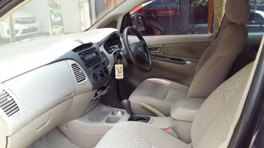 2011 Toyota Kijang Innova G 2.5 - Barang Cakep (s-4) 2011 Toyota Kijang Innova G 2.5 - Barang Cakep (s-4)