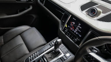 2017 Porsche Macan 2.0 Facelift - Mobil Pilihan (s-4) 2017 Porsche Macan 2.0 Facelift - Mobil Pilihan (s-4)