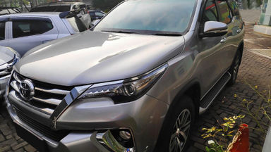 2016 Toyota Fortuner VRZ 2.4 AT - Mobil Pilihan (s-0) 2016 Toyota Fortuner VRZ 2.4 AT - Mobil Pilihan (s-0)