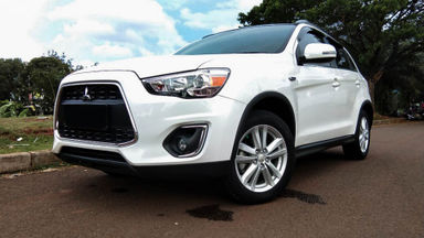 2015 Mitsubishi Outlander PX - Mobil Pilihan (s-0) 2015 Mitsubishi Outlander PX - Mobil Pilihan (s-0)