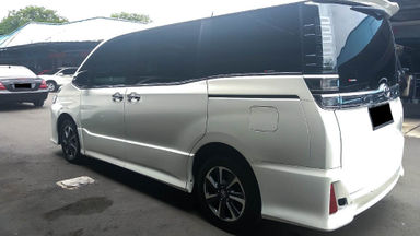2017 Toyota Voxy 2.0 - Mobil Pilihan (s-3) 2017 Toyota Voxy 2.0 - Mobil Pilihan (s-3)