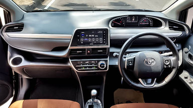 2017 Toyota Sienta Q - Mobil Pilihan (s-4) 2017 Toyota Sienta Q - Mobil Pilihan (s-4)