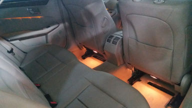 2010 Mercedes Benz E-Class e250 - Barang Mulus dan Harga Istimewa (s-3) 2010 Mercedes Benz E-Class e250 - Barang Mulus dan Harga Istimewa (s-3)