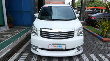 2013 Toyota Nav1 V lux - Murah Dapat Mobil Mewah (s-1) 2013 Toyota Nav1 V lux - Murah Dapat Mobil Mewah (s-1)