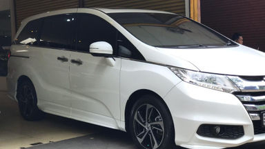2014 Honda Odyssey Prestige - Kondisi Istimewa (s-1) 2014 Honda Odyssey Prestige - Kondisi Istimewa (s-1)