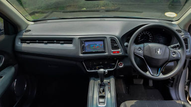 2015 Honda HR-V E - Mobil Pilihan (s-4) 2015 Honda HR-V E - Mobil Pilihan (s-4)