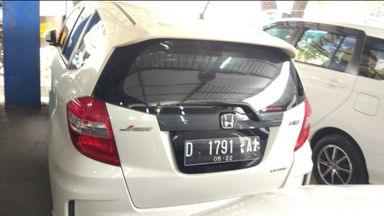 2012 Honda Jazz RS 1.5 AT Putih - Body Mulus Harga Menarik (s-4) 2012 Honda Jazz RS 1.5 AT Putih - Body Mulus Harga Menarik (s-4)