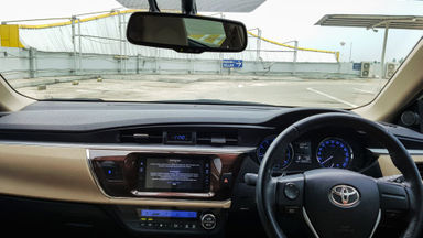 2014 Toyota Corolla Altis 1.8 V - Mobil Pilihan (s-6) 2014 Toyota Corolla Altis 1.8 V - Mobil Pilihan (s-6)