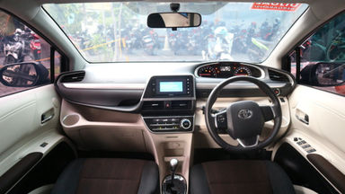 2016 Toyota Sienta V - Baru Di Servis Mulus Pemakaian Pribadi (s-1) 2016 Toyota Sienta V - Baru Di Servis Mulus Pemakaian Pribadi (s-1)