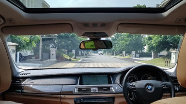 2013 BMW 7 Series 730i LI F20 Facelift - Mobil Pilihan (s-4) 2013 BMW 7 Series 730i LI F20 Facelift - Mobil Pilihan (s-4)