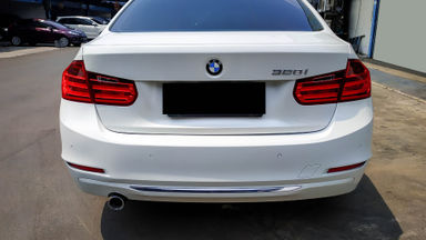 2014 BMW 3 Series 320i Luxury - Mobil Pilihan (s-3) 2014 BMW 3 Series 320i Luxury - Mobil Pilihan (s-3)