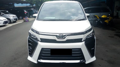 2017 Toyota Voxy 2.0 - Mobil Pilihan (s-2) 2017 Toyota Voxy 2.0 - Mobil Pilihan (s-2)