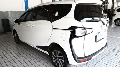 2016 Toyota Sienta V - Dijual Cepat, Harga Bersahabat (s-5) 2016 Toyota Sienta V - Dijual Cepat, Harga Bersahabat (s-5)
