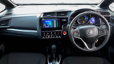 2018 Honda Jazz RS - Mobil Pilihan (s-4) 2018 Honda Jazz RS - Mobil Pilihan (s-4)
