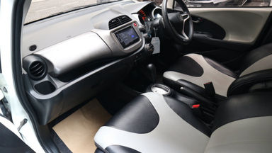 2013 Honda Jazz RS - Kondisi Mulus (s-3) 2013 Honda Jazz RS - Kondisi Mulus (s-3)